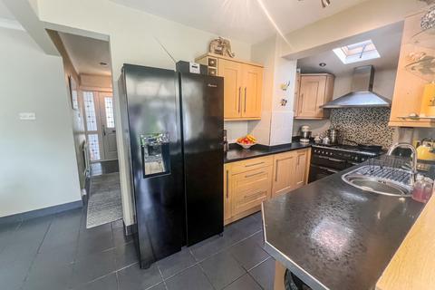 3 bedroom semi-detached house for sale, Alton Avenue, Willenhall