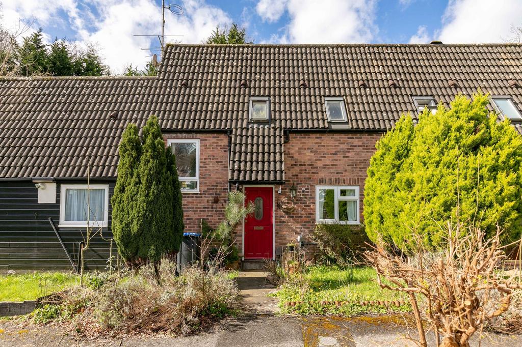 Lister Avenue, East Grinstead RH19 3 bed terraced house for sale £325,000