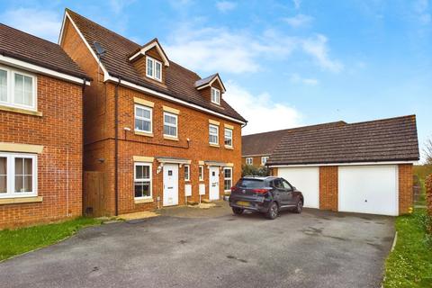 3 bedroom semi-detached house for sale, Horse Guards Way, Thatcham, Berkshire, RG19