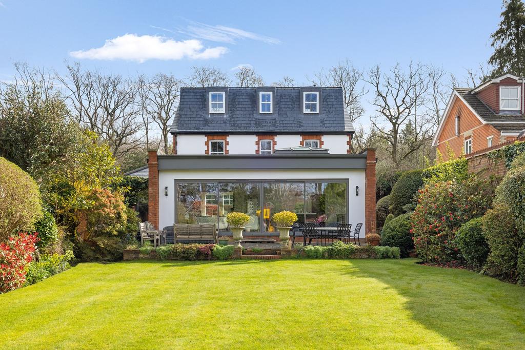 Crowthorne, Crowthorne RG45 5 bed detached house for sale £1,375,000