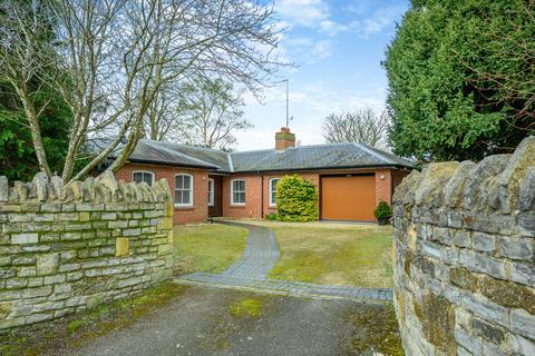 3 bedroom bungalow for sale, Manor Lane, Kineton, Warwick, Warwickshire