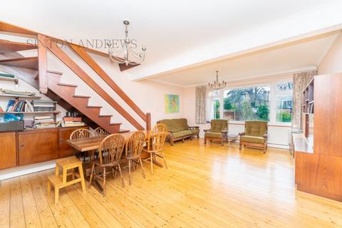 20 Hale Gardens, London, W3 9SQ