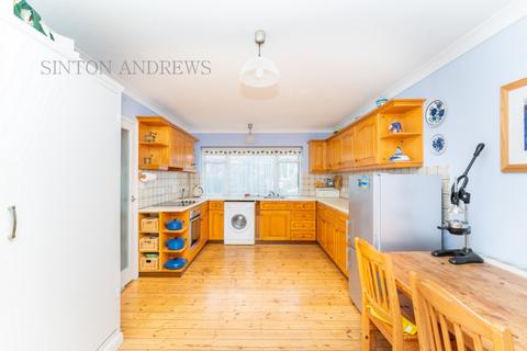 20 Hale Gardens, London, W3 9SQ