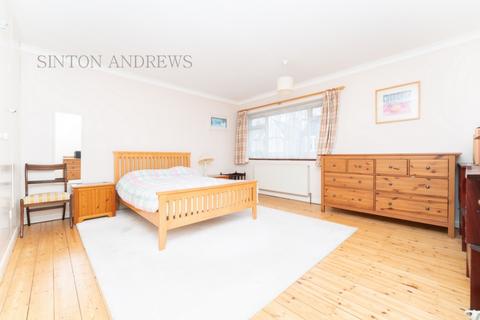 20 Hale Gardens, London, W3 9SQ