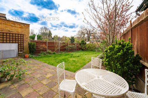 20 Hale Gardens, London, W3 9SQ