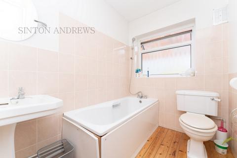 20 Hale Gardens, London, W3 9SQ