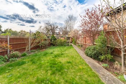 20 Hale Gardens, London, W3 9SQ