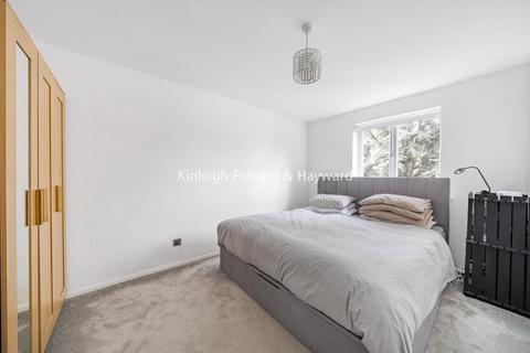 2 bedroom flat for sale, Greenway Close, Friern Barnet