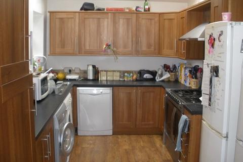 9 bedroom terraced house to rent, HOUSESHARE Balmoral Road, Manchester M14