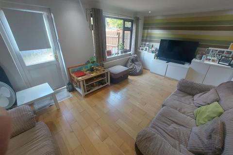 3 bedroom end of terrace house to rent, Warrens Shawe Lane, Edgware, Greater London HA8