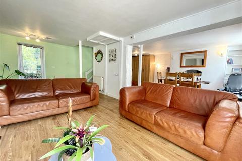 3 bedroom end of terrace house for sale, Tavistock Road, Plymouth PL6