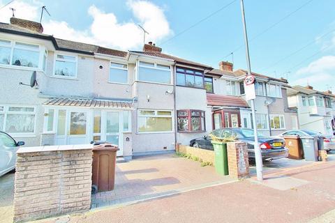 3 bedroom terraced house to rent, Oval Road North, Essex, RM10