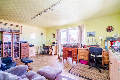 2 bedroom apartment for sale, Overstrand Road, Cromer