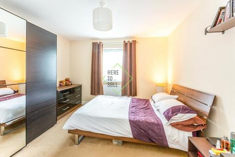 2 bedroom flat for sale, London N13