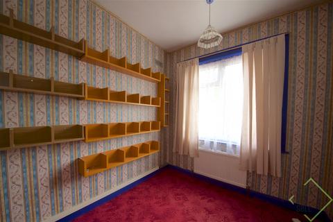 6 Willow Road, London, W5 4PD