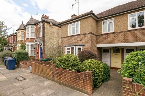 4 Lankaster Gardens, London, N2 9AJ