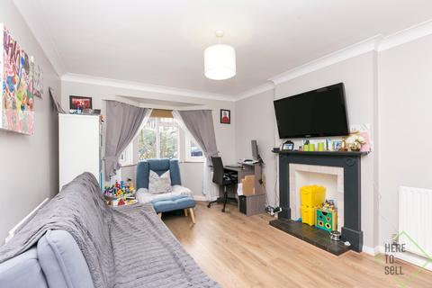 4 Lankaster Gardens, London, N2 9AJ