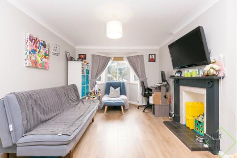 4 Lankaster Gardens, London, N2 9AJ