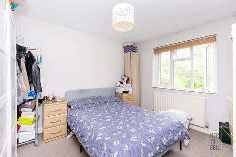 4 Lankaster Gardens, London, N2 9AJ