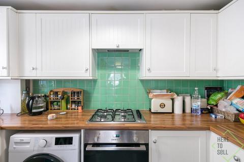 4 Lankaster Gardens, London, N2 9AJ