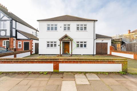 4 bedroom detached house for sale, Romford RM2