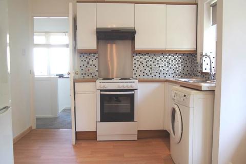 2 bedroom flat to rent, Highwood Crescent, High Wycombe HP12