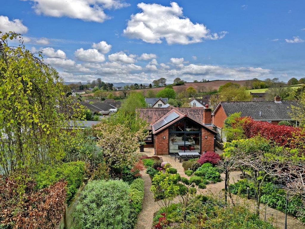 Woodbury, Devon 2 bed bungalow for sale £800,000