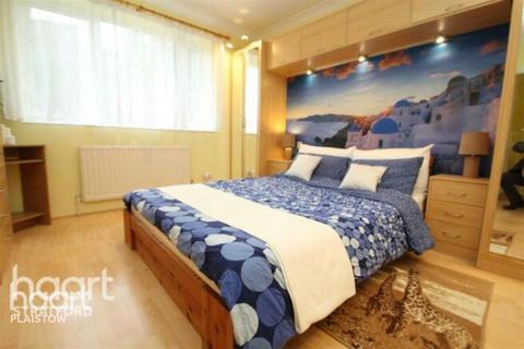 6 Reed Close, London, E16 1NX