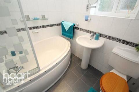 6 Reed Close, London, E16 1NX