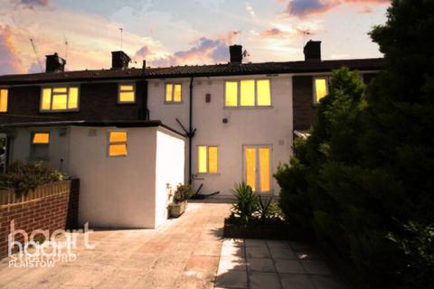 6 Reed Close, London, E16 1NX