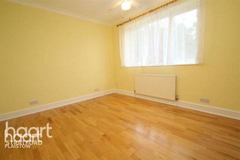 6 Reed Close, London, E16 1NX
