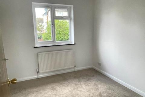 2 bedroom terraced house to rent, Meadow Road, Slough