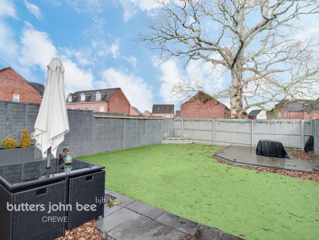 Marshall Close, CREWE 3 bed semidetached house for sale £210,000