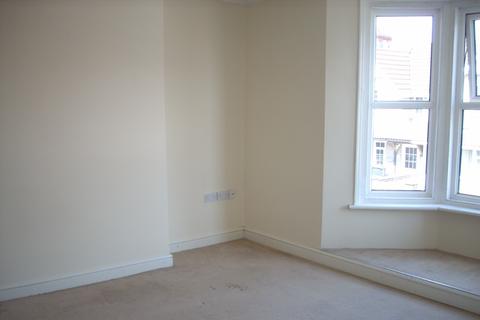 2 bedroom maisonette to rent, Ferndale Road, Swindon, SN2