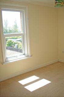 2 bedroom maisonette to rent, Ferndale Road, Swindon, SN2