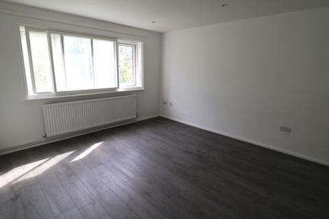 3 bedroom flat to rent, Springhill Close, London SE5
