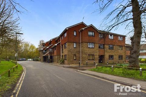 1 bedroom apartment for sale, Leacroft, Staines-upon-Thames, Surrey, TW18