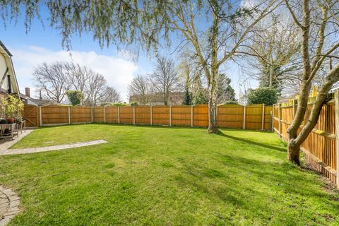4 bedroom detached house for sale, The Street, Upchurch, Sittingbourne, Kent, ME9