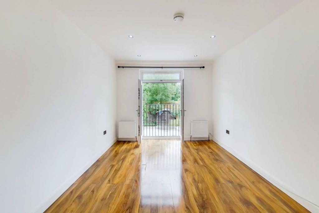 Gordon Road, Carshalton Beeches, Carshalton, SM5 2 bed flat to rent £