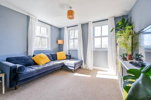 2 bedroom flat for sale, Hayfield House, Hayfield Passage, Stepney, London, E1
