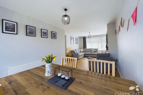 6 Gloucester Avenue, Hornchurch, RM11 3EB
