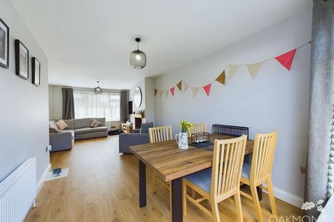 6 Gloucester Avenue, Hornchurch, RM11 3EB