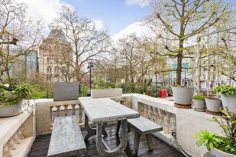 5 bedroom flat to rent, Queen's Gate, South Kensington, London, SW7