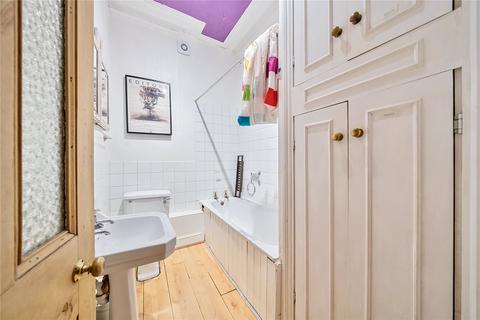 220a Stapleton Hall Road, London, N4 4QR