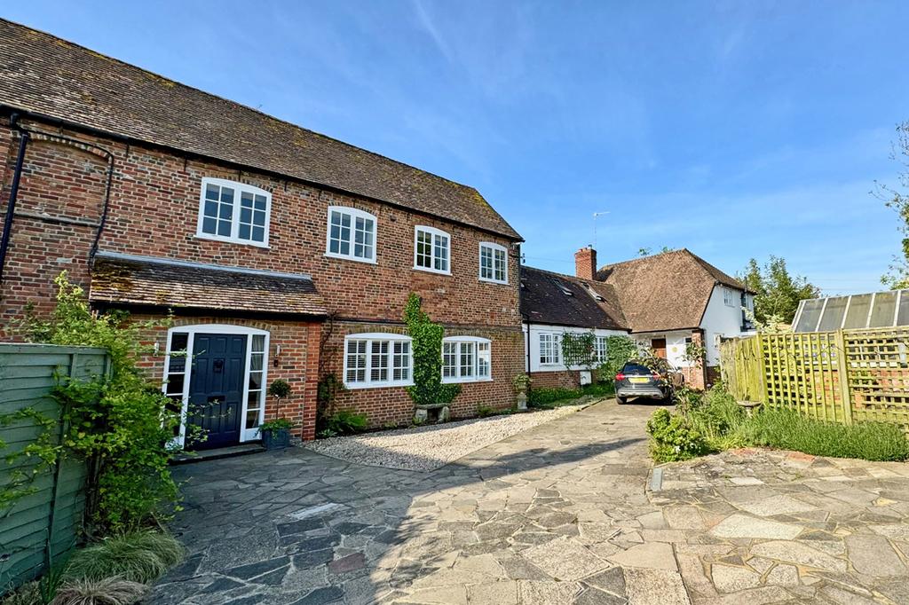 Thames Street, Wallingford OX10 3 bed character property for sale £