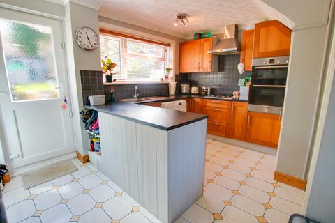 3 bedroom end of terrace house for sale, HAREFIELD! ATTENTION FIRST TIME BUYERS! END OF TERRACE HOUSE WITH SIDE ACCESS!