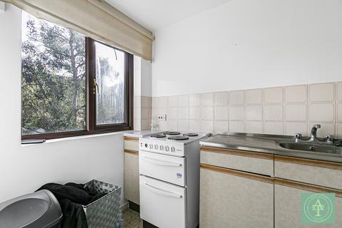 6 Deanery Close, London, N2 8NS