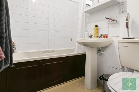 6 Deanery Close, London, N2 8NS