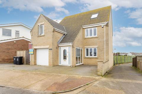 4 bedroom detached house for sale, North Drive, Great Yarmouth