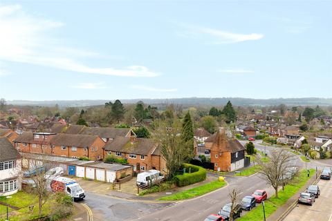 2 bedroom flat for sale, Croydon Road, Westerham, Kent, TN16